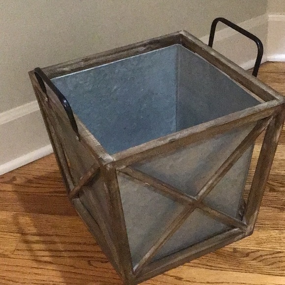 Metal Planter with wooden X-Frame decor planter - Picture 14 of 14